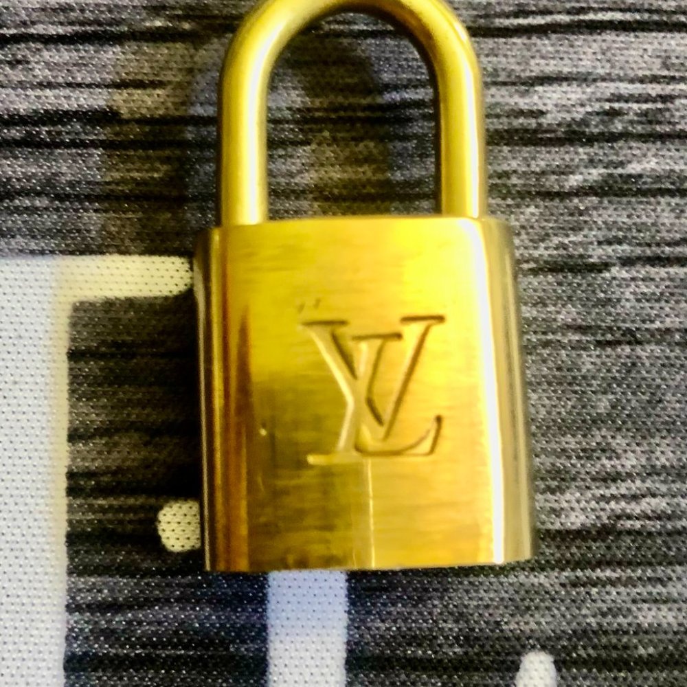 Louis Vuitton Lock and Key - Picture 3 of 5